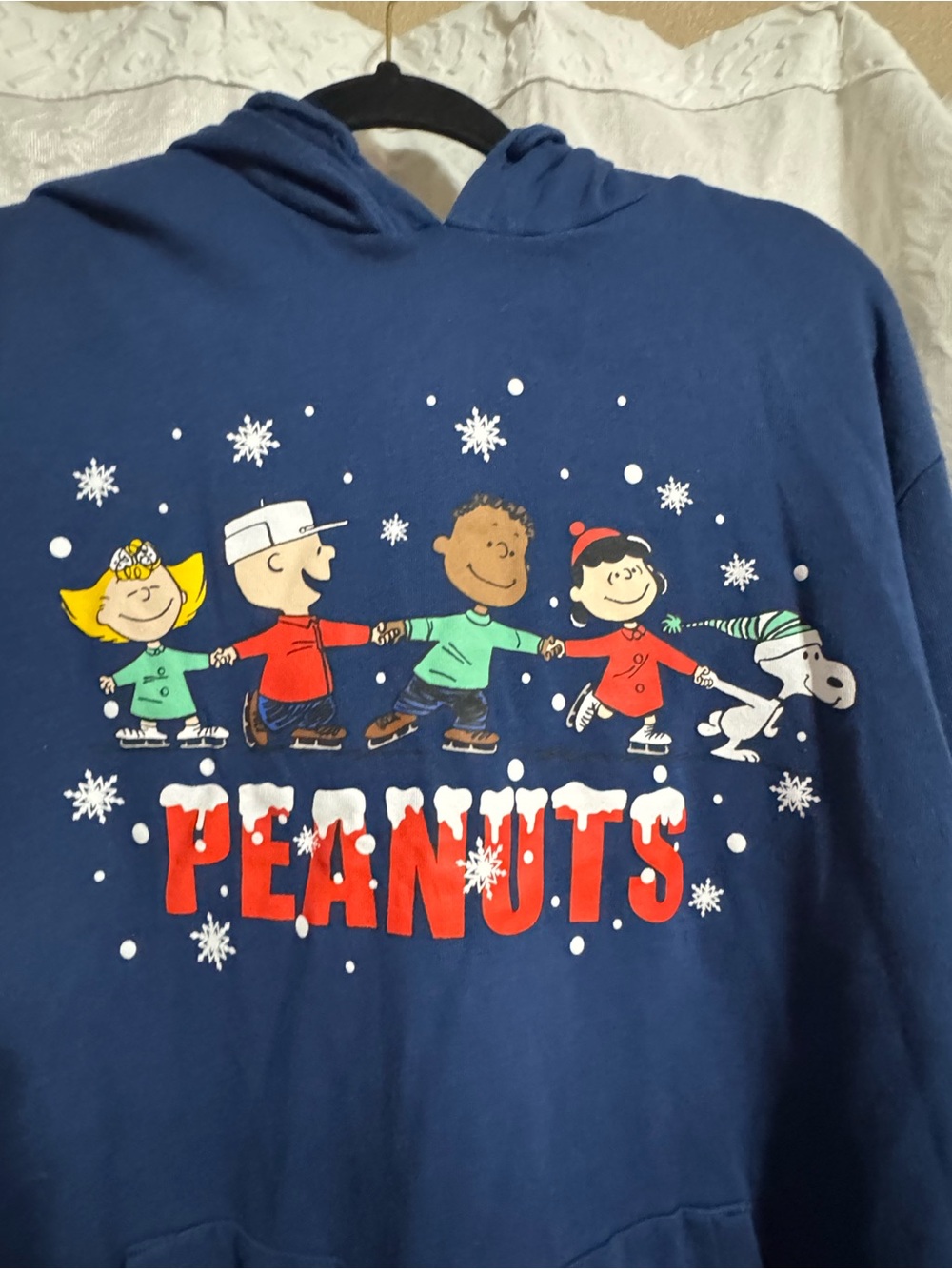 Peanuts Sweatshirt - Picture 3 of 4